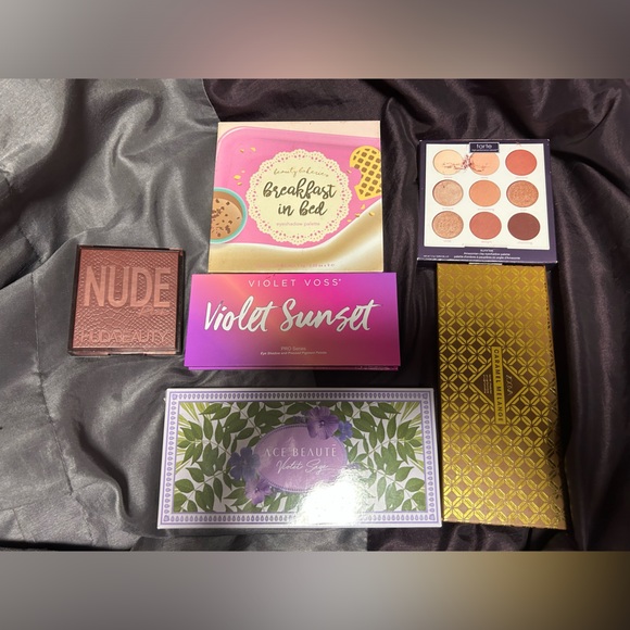 never used eyeshadow pallets - Picture 2 of 16